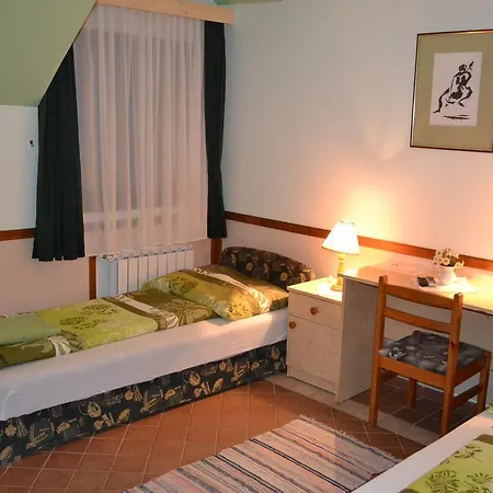 Bed & Breakfast Soskuti Lovas Elmenypark Es Panzio *