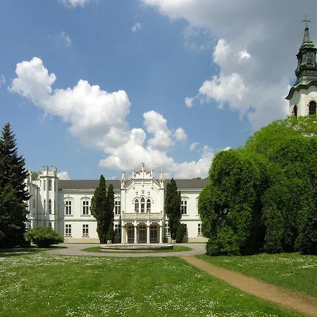 Soskuti Lovas Elmenypark Es Panzio * Soskut