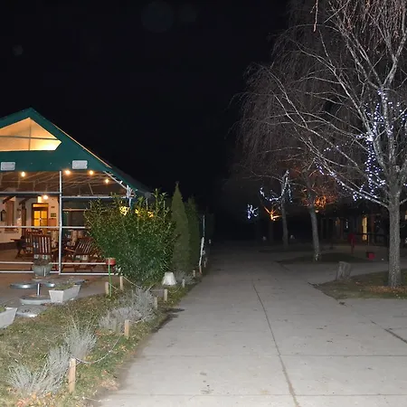 Soskuti Lovas Elmenypark Es Panzio * Soskut